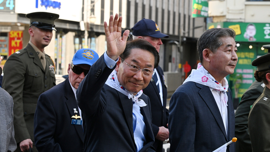 “과거의 희생, 미래의 평화로” 제75주년 인천상륙작전 거리퍼레이드