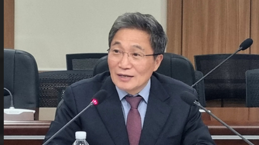 청와대 인사개입 반박했던 이학재 인천공항공사 사장 전격 사임