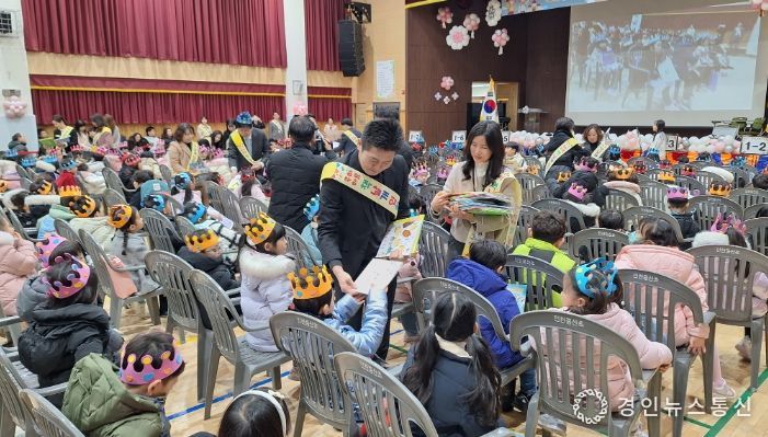 중산초 책날개 입학식’ 참석해 꿈나무들의 미래 응원