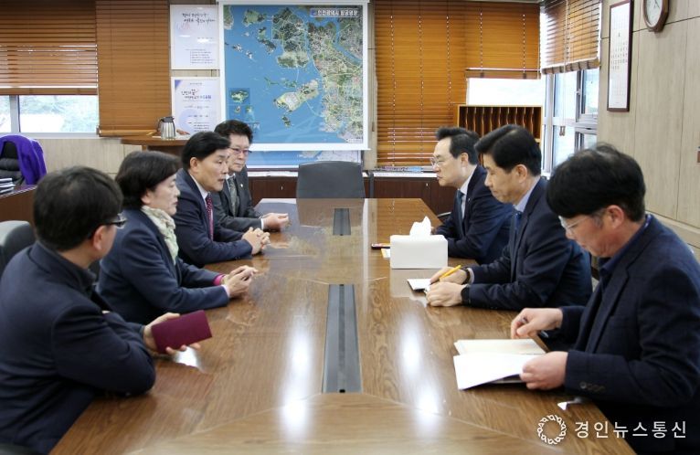 옹진군민 서명부 인천광역시에 제출