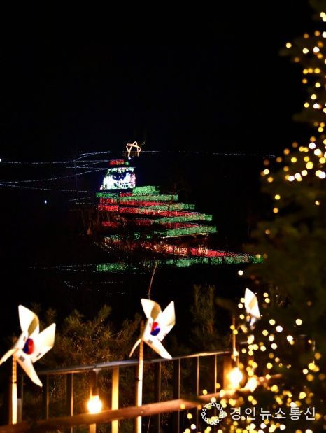 김포시는 지난 20일 애기봉평화생태공원에서 크리스마스 특별문화행사 ‘애기봉 윈터라이트’ 행사를 개최했다.