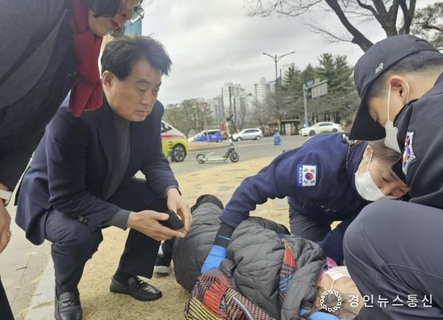 하은호 군포시장 길에 쓰러진 할머니 구조